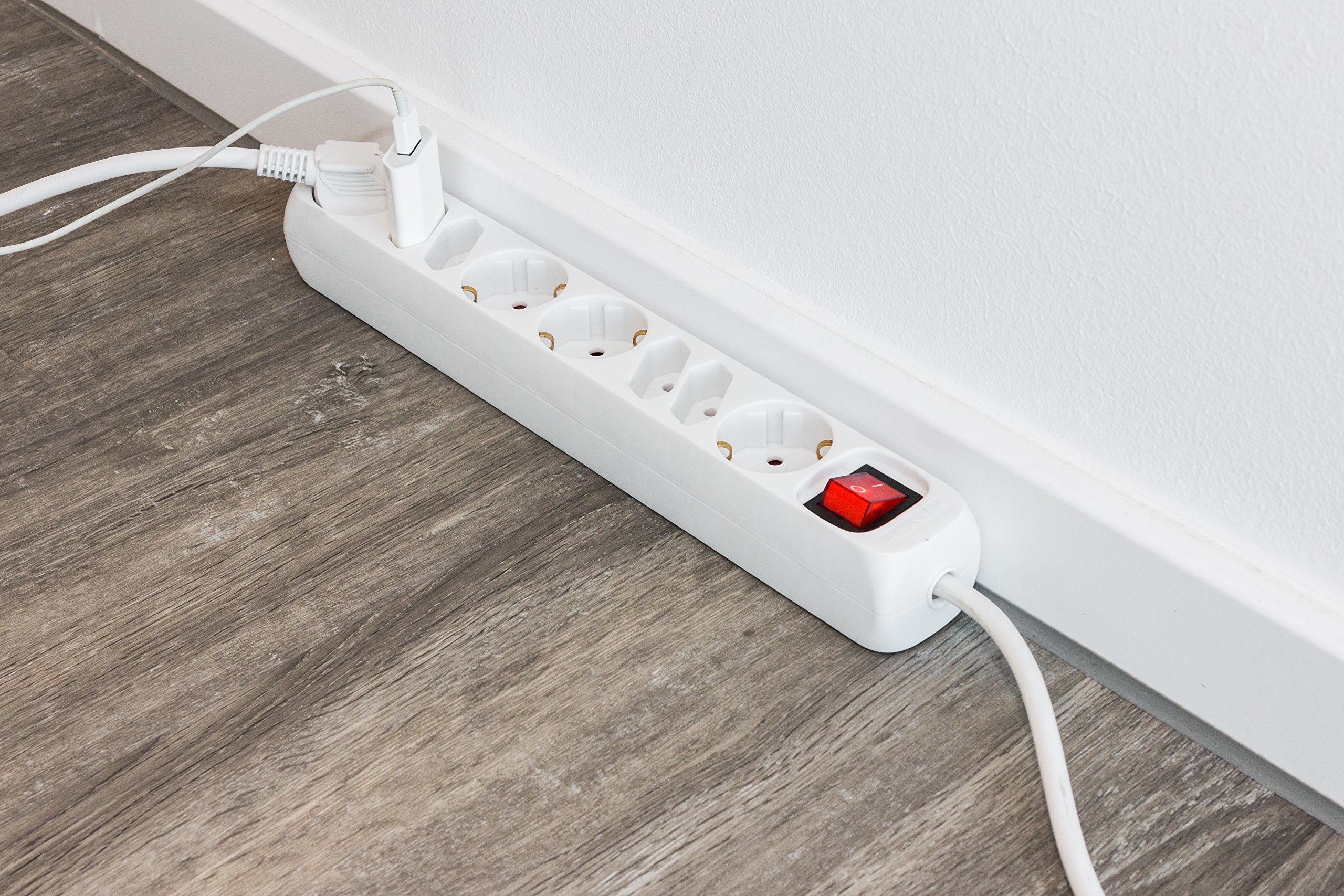 meister-steckdosenleiste-8-fach-wei-1-4-m-kabel-mit-schalter image 4