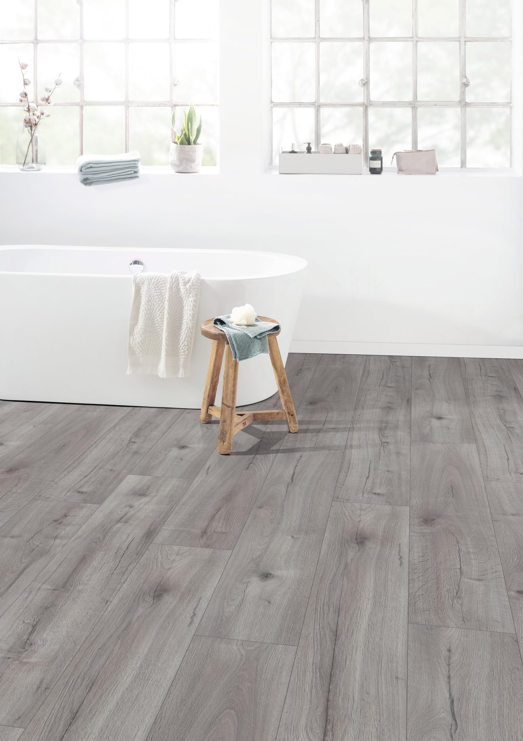 egger-naturesense-aqua-laminat-el2156-loja-eiche-hellgrau-1292x246x8mm image 5