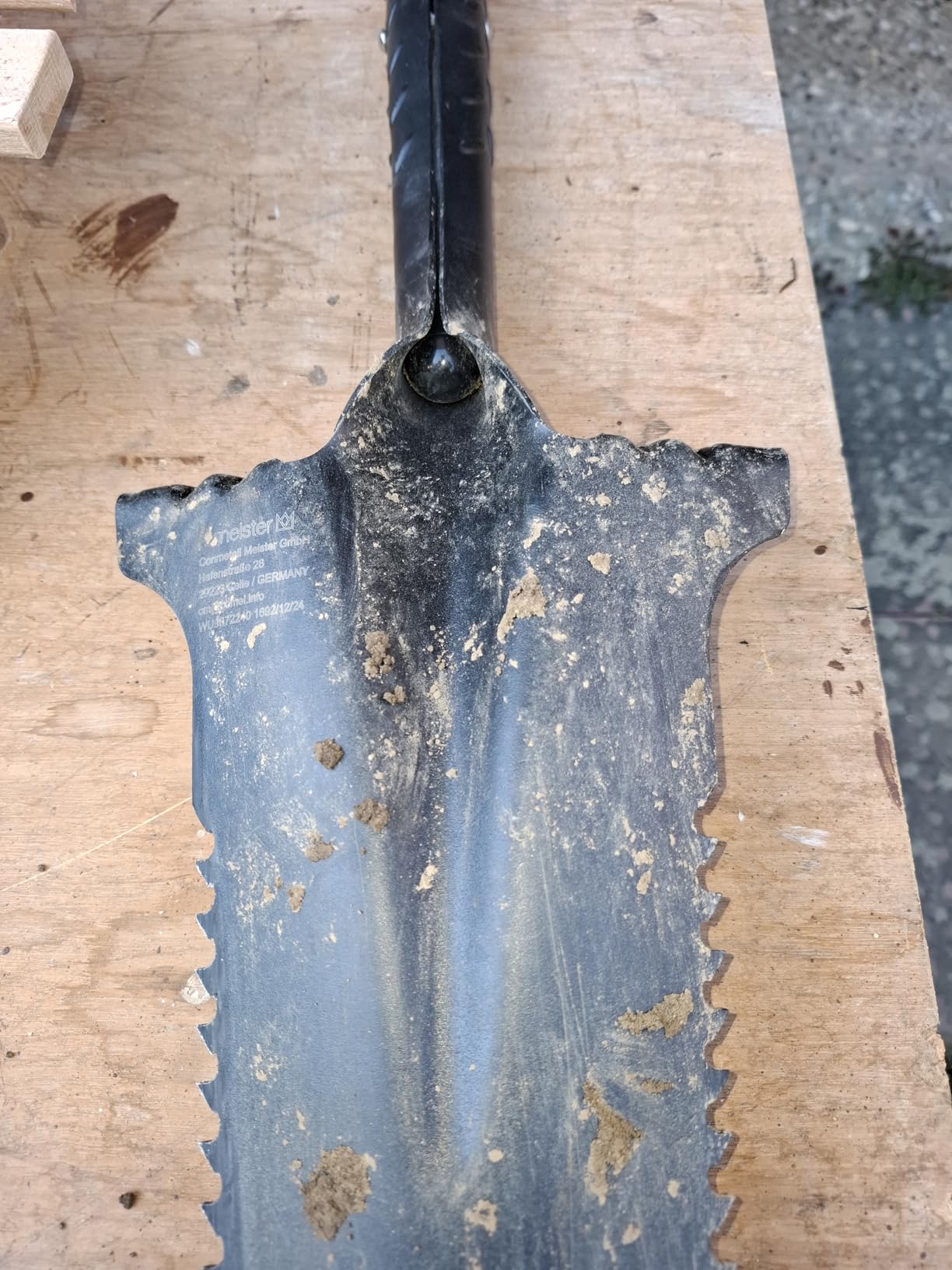 Stabil und scharf