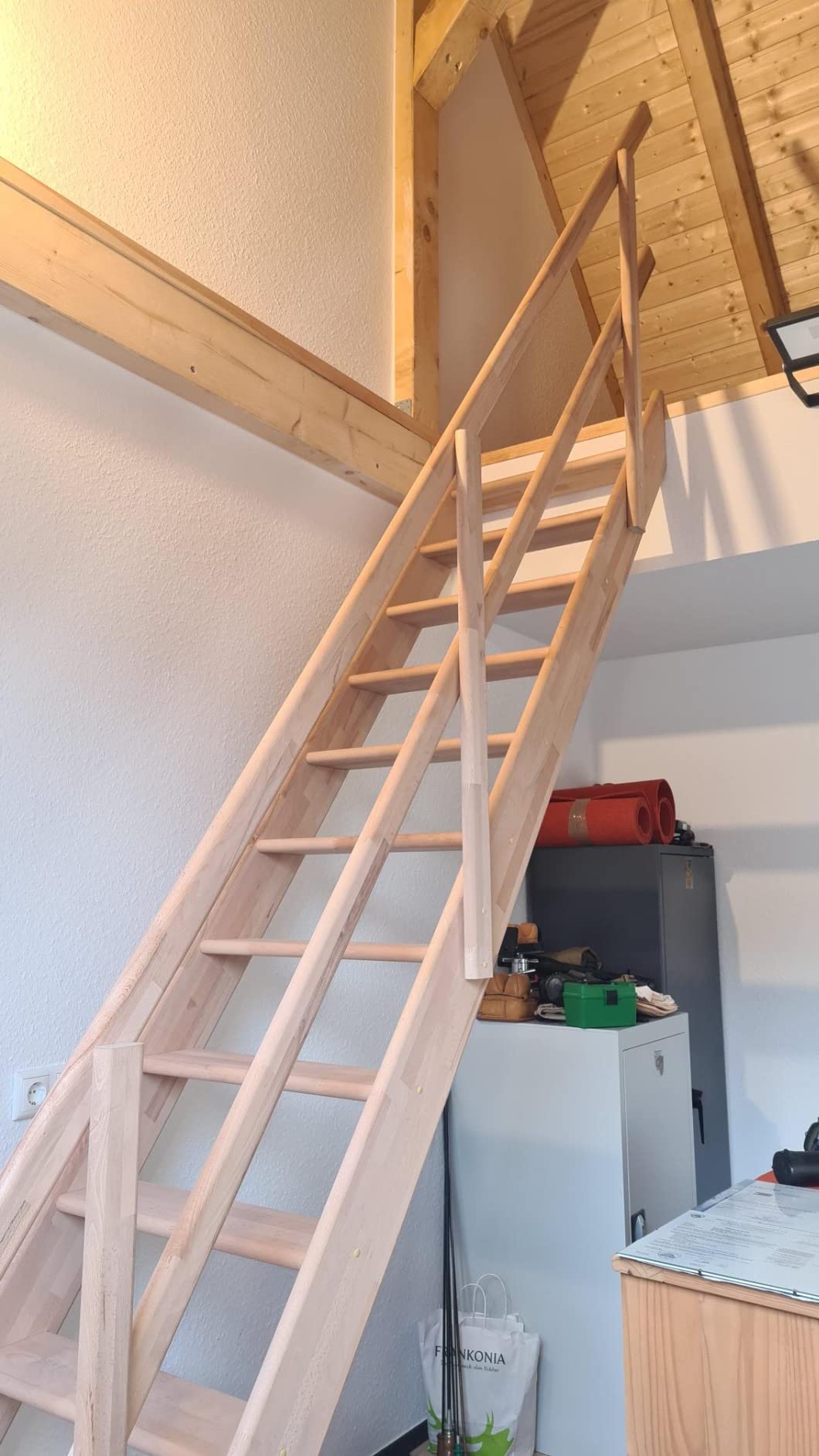 Stabile Treppe für den Dachboden