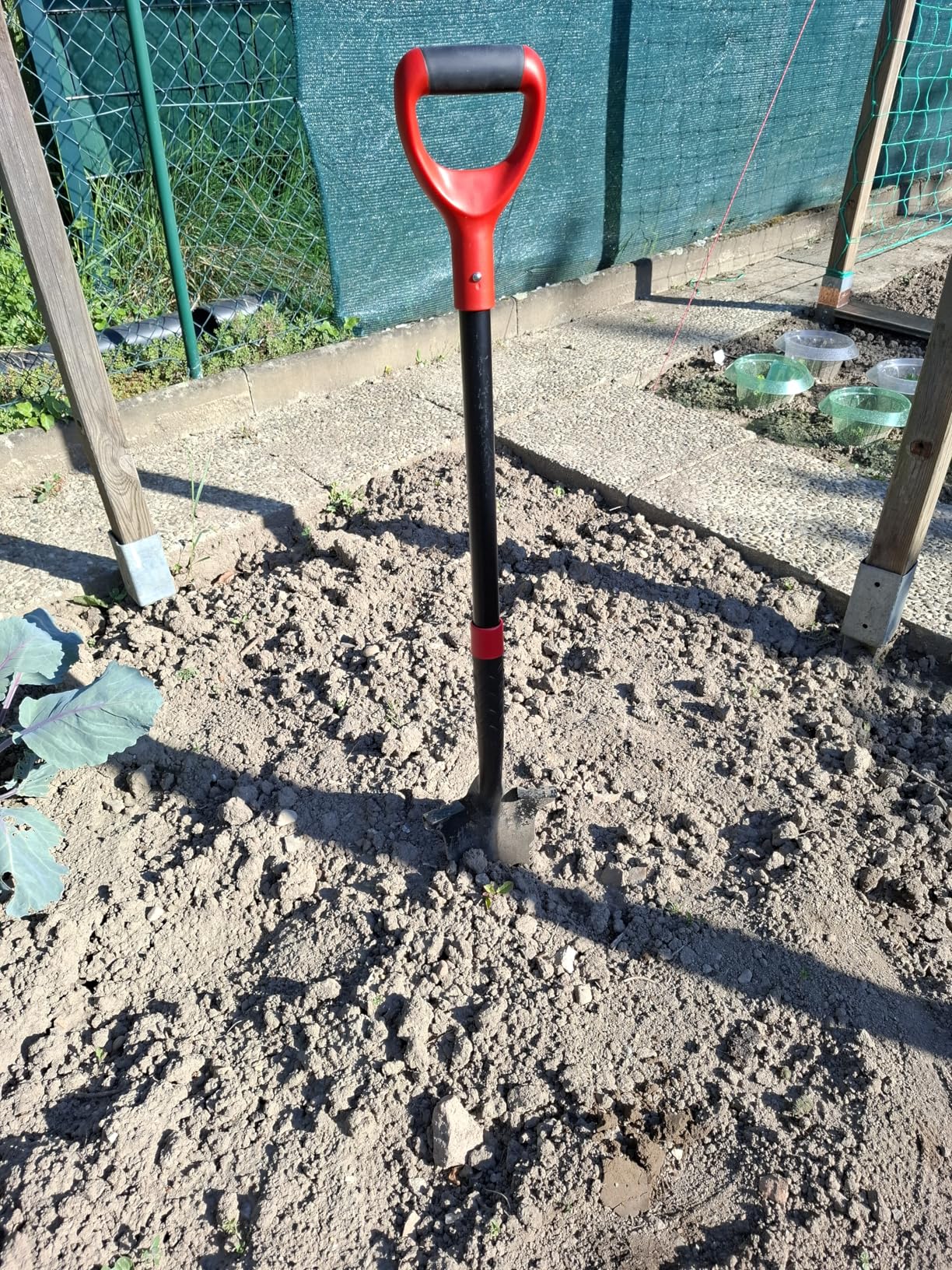 Solide Gartenhilfe