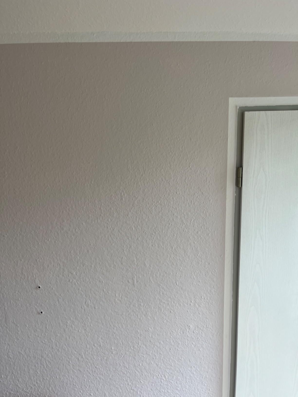 Schöne Farbe, braucht zwei Schichten