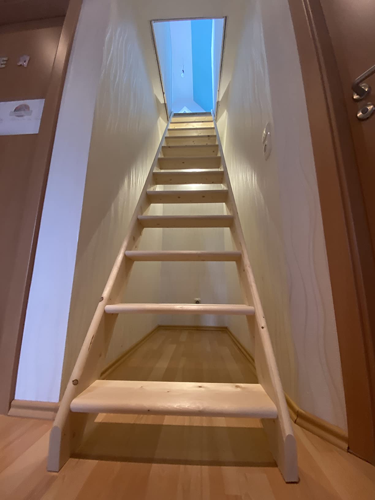 Gute Treppe, aber Montage erfordert Geduld