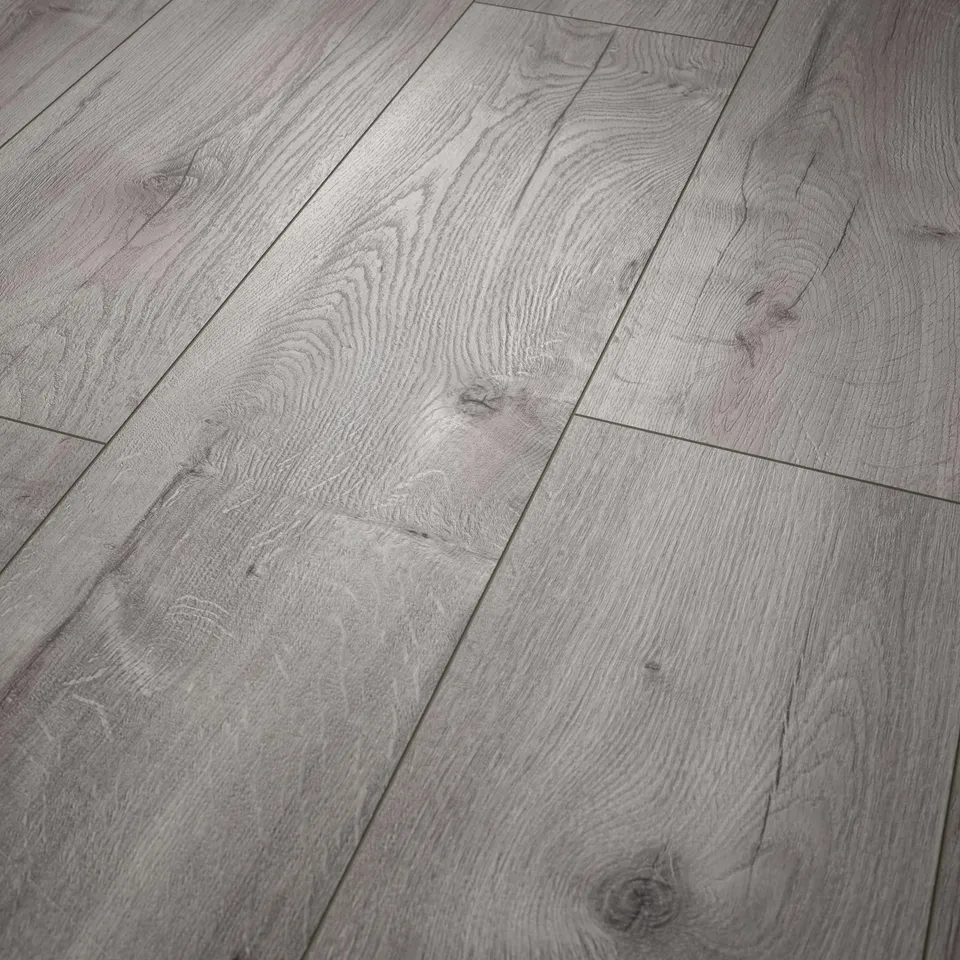 egger-naturesense-aqua-laminat-el2156-loja-eiche-hellgrau-1292x246x8mm image 1