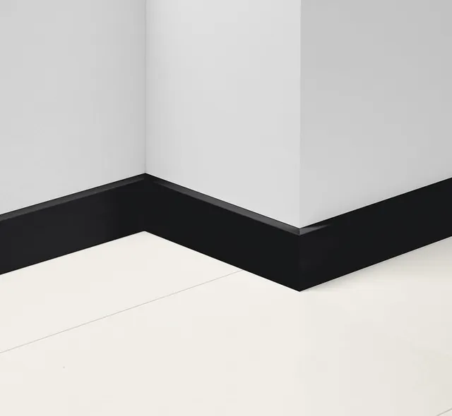 parador-sockelleiste-sl-18-uni-schwarz-d002-70x16-5x2200-mm image 1