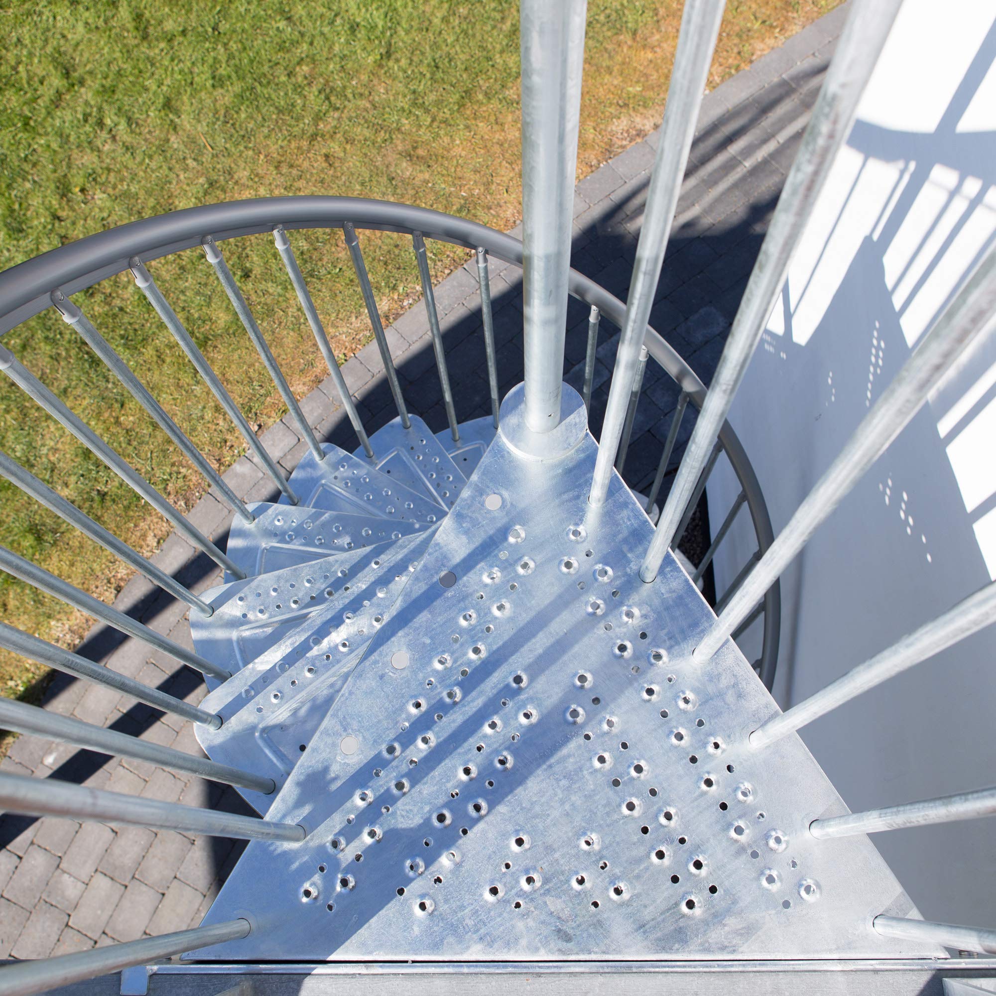 dolle-gardenspin-au-enspindeltreppe-verzinkt-246-282-cm-11-stufen-durchmesser-15 image 3
