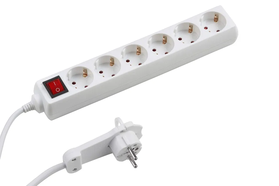 meister-steckdosenleiste-6-fach-extraflacher-stecker-2-m-wei image 1